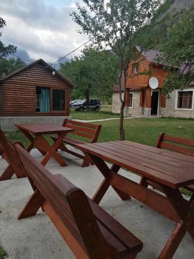 Bujtina Pllumi Theth Bed & Breakfast Exterior photo