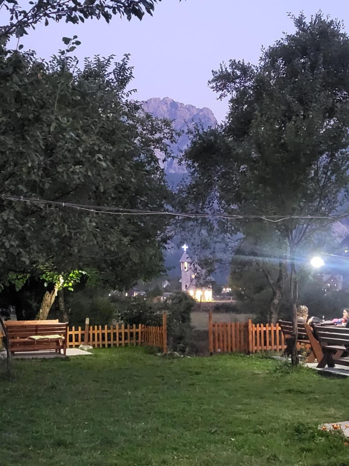 Bujtina Pllumi Theth Bed & Breakfast Exterior photo