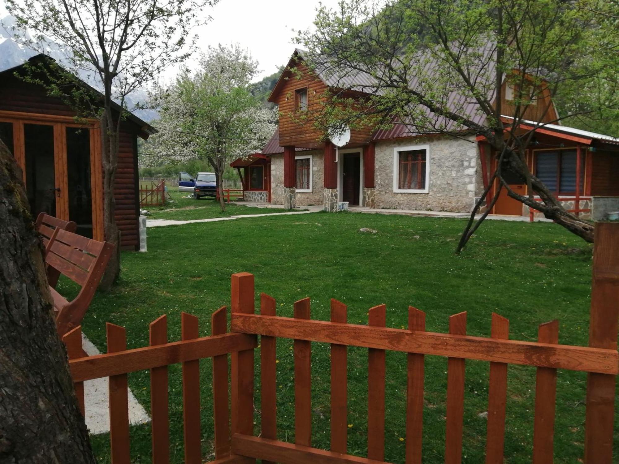 Bujtina Pllumi Theth Bed & Breakfast Exterior photo
