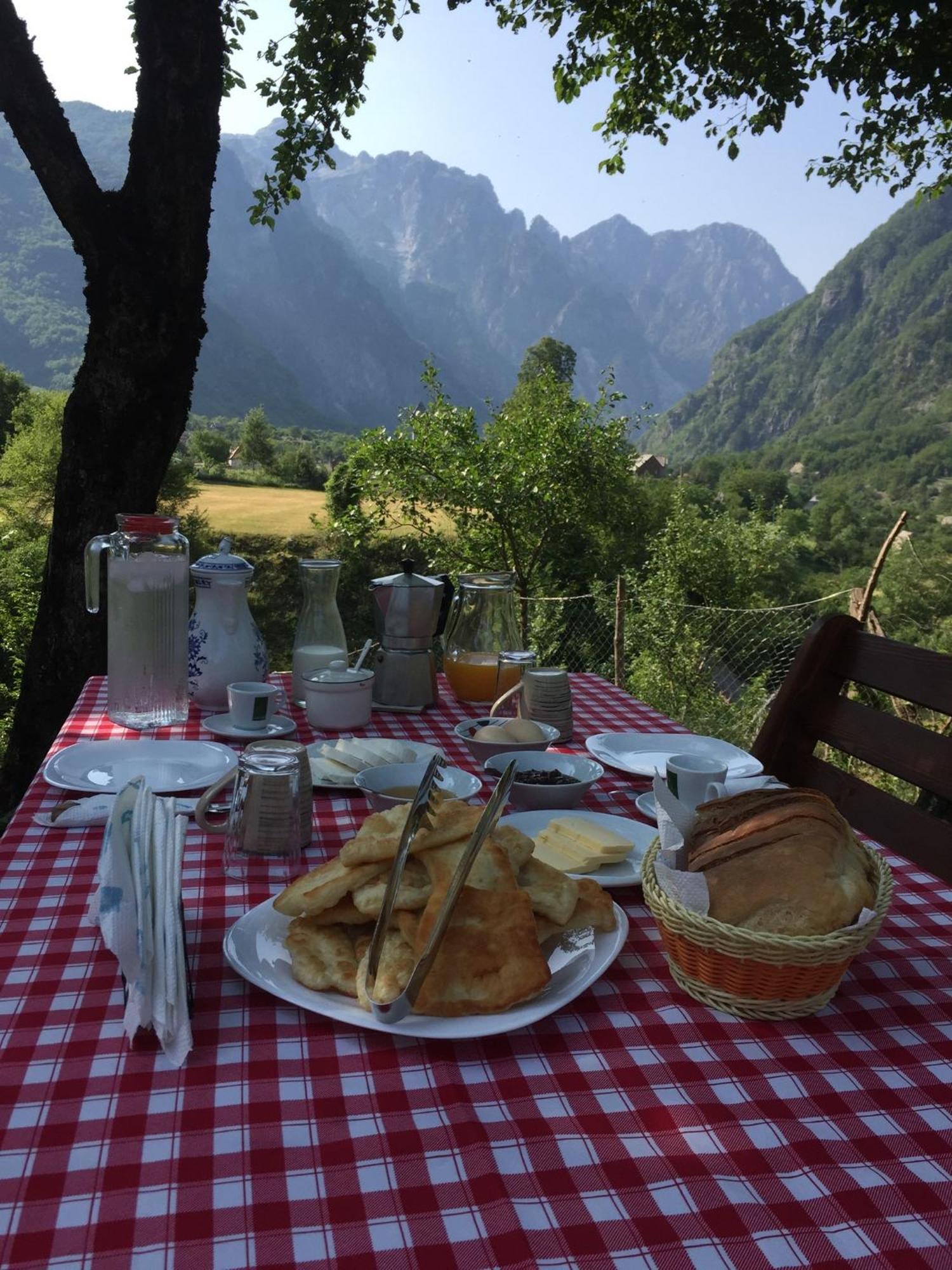 Bujtina Pllumi Theth Bed & Breakfast Exterior photo