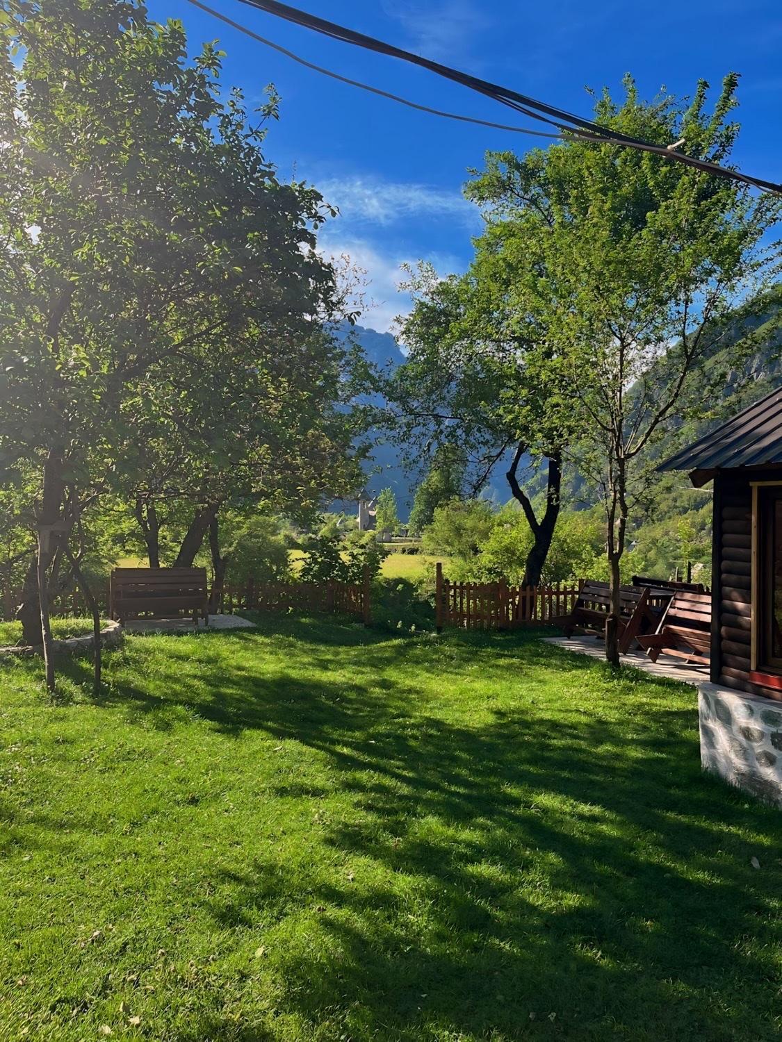 Bujtina Pllumi Theth Bed & Breakfast Exterior photo