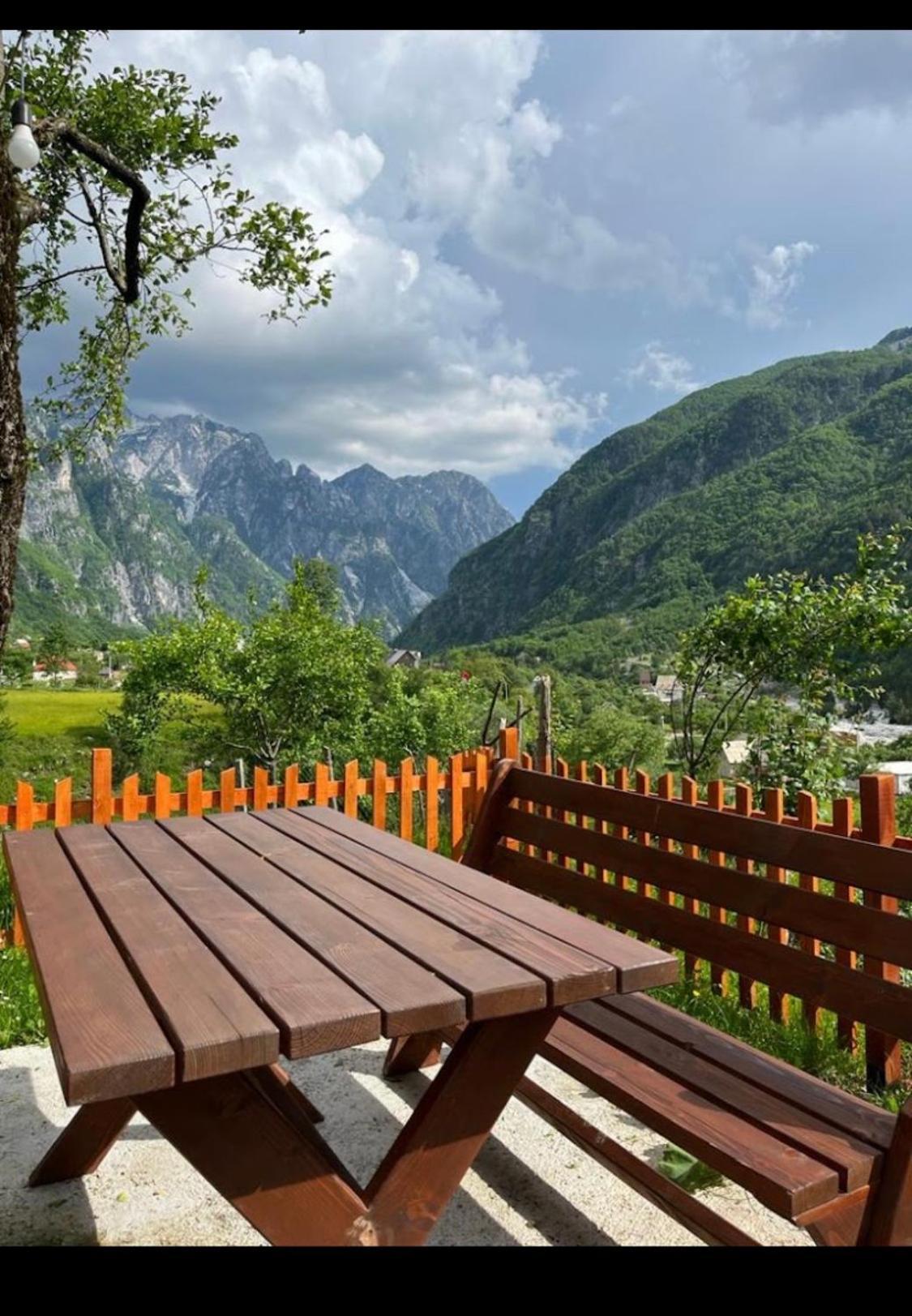 Bujtina Pllumi Theth Bed & Breakfast Exterior photo