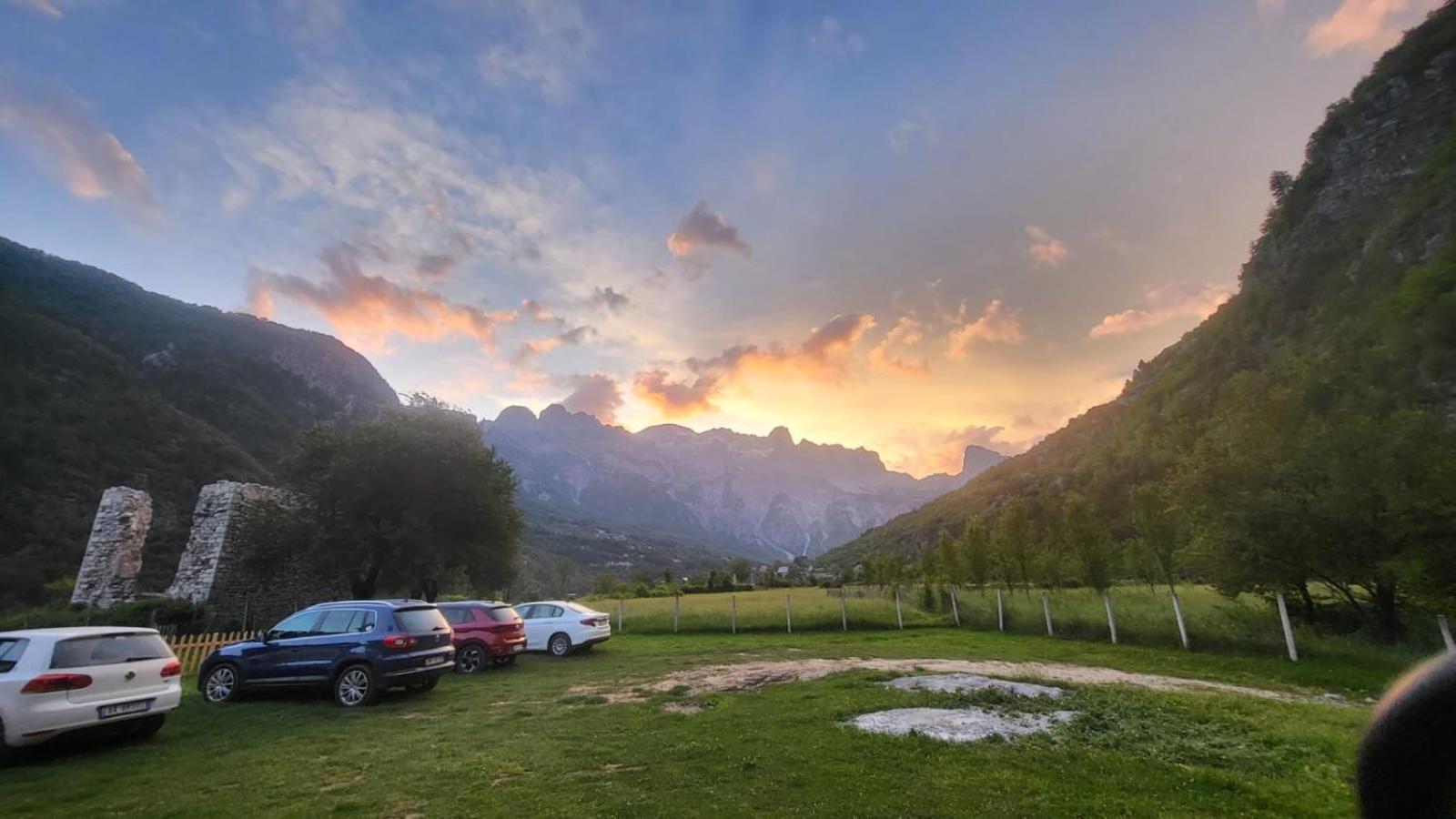 Bujtina Pllumi Theth Bed & Breakfast Exterior photo