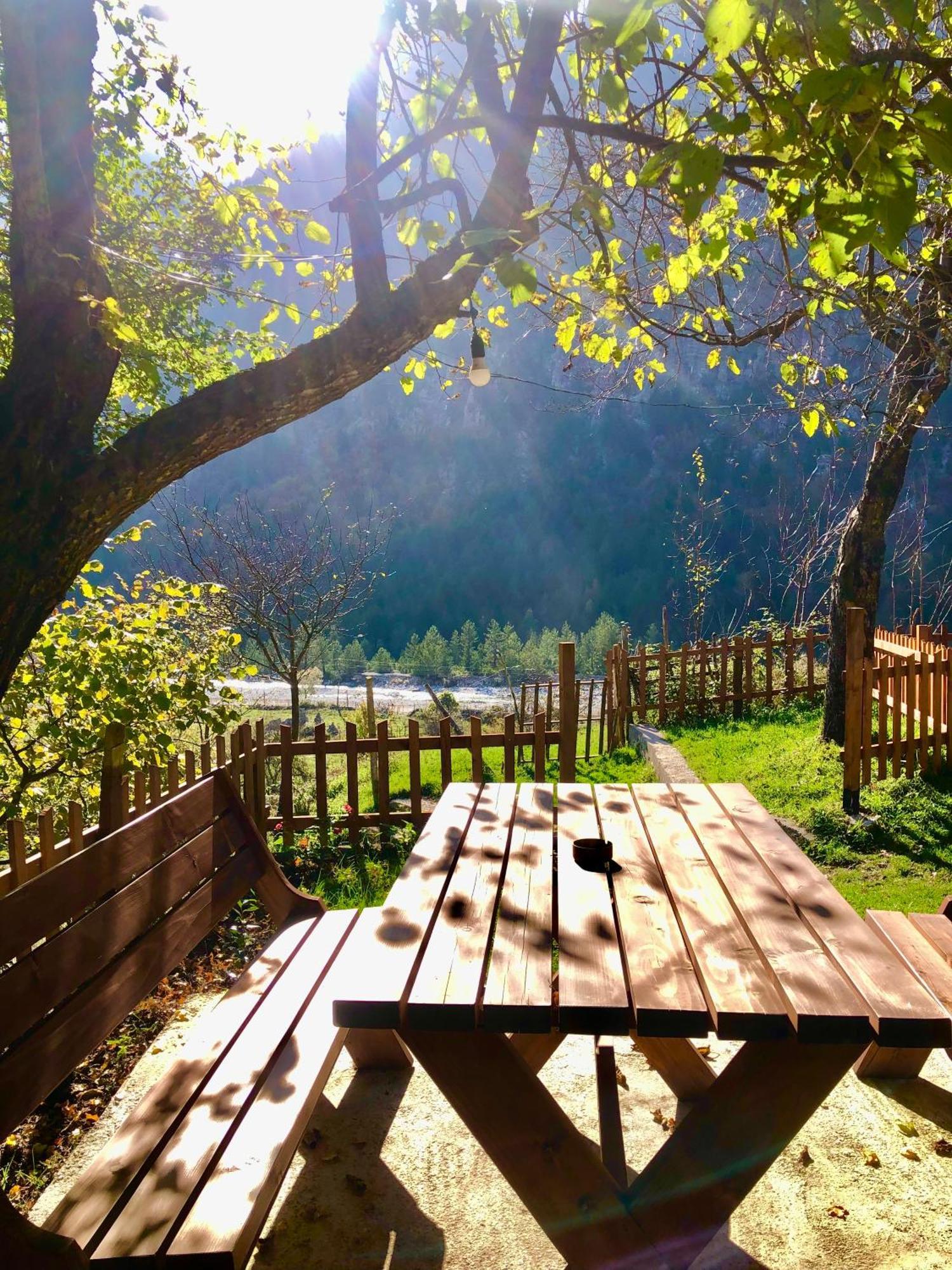 Bujtina Pllumi Theth Bed & Breakfast Exterior photo