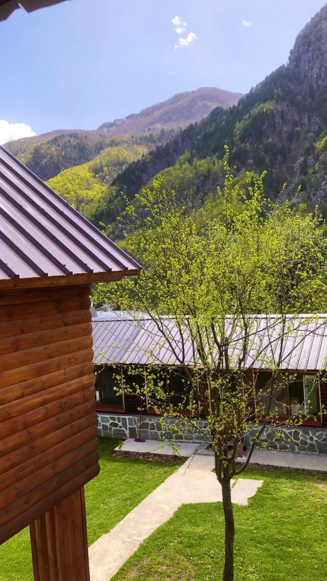 Bujtina Pllumi Theth Bed & Breakfast Exterior photo