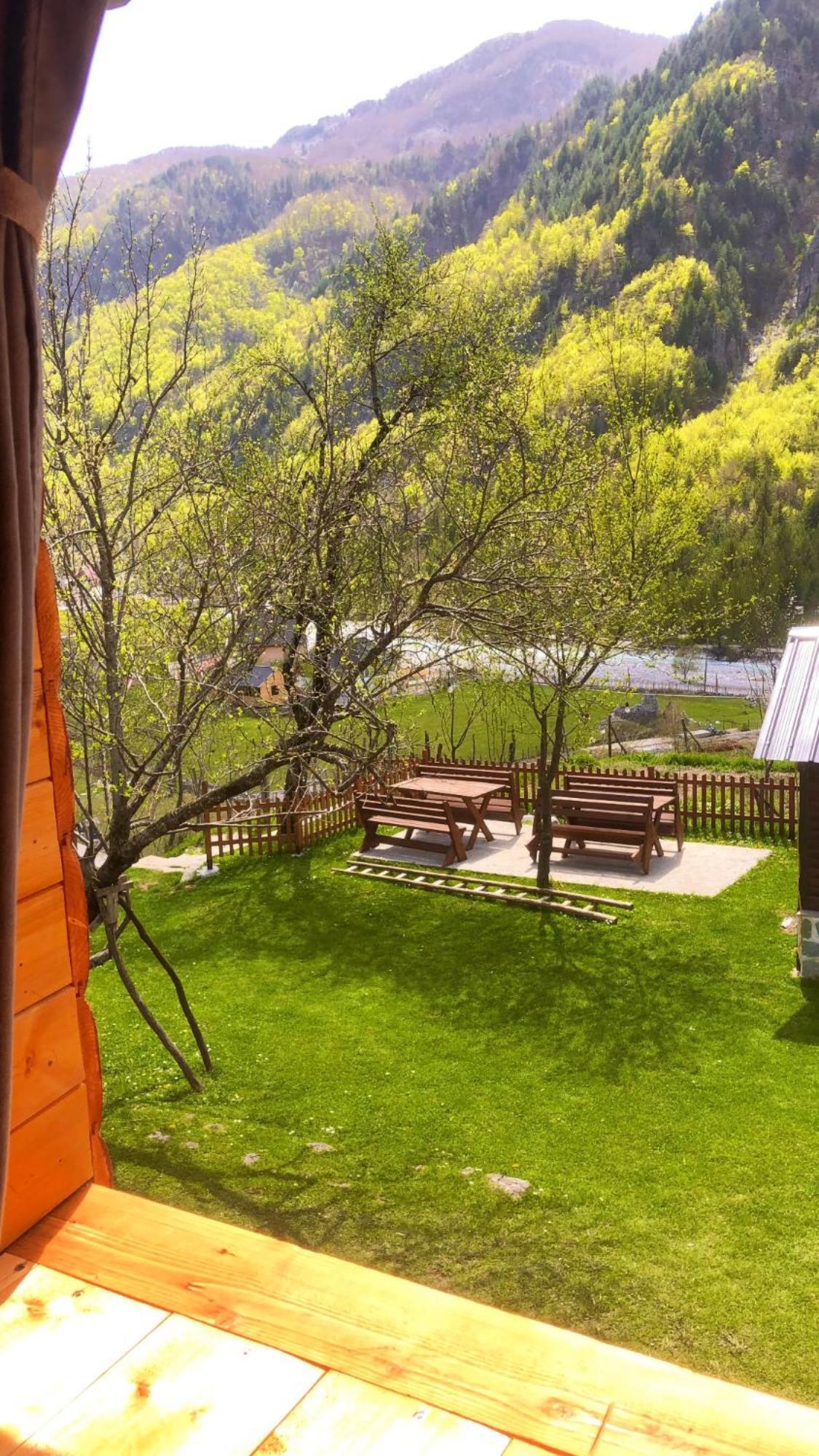 Bujtina Pllumi Theth Bed & Breakfast Exterior photo
